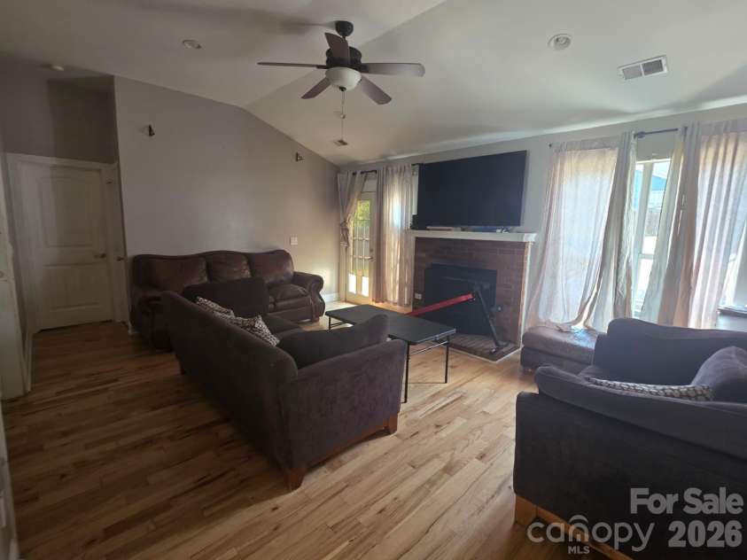 11619 Bowsby Court, Charlotte, NC 28215.  MLS# CAR4425781, YatesRealty ID 53420. 