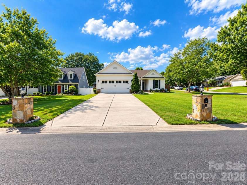 11619 Bowsby Court, Charlotte, NC 28215.  MLS# CAR4425781, YatesRealty ID 53420. 