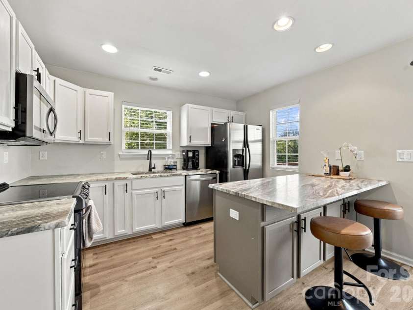 931 Par One Court, Fort Mill, SC 29715.  MLS# CAR4425840, YatesRealty ID 53421. 