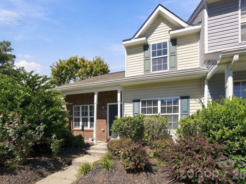 931 Par One Court, Fort Mill, SC 29715.  MLS# CAR4425840, YatesRealty ID 53421. 