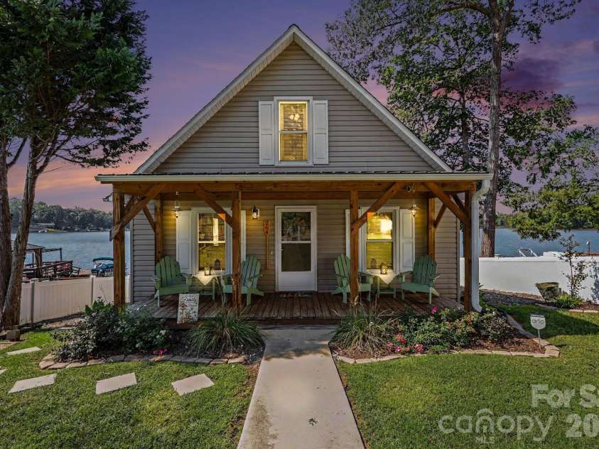 264 Lake Drive, Lexington, NC 27295.  MLS# CAR4426110, YatesRealty ID 53425. 