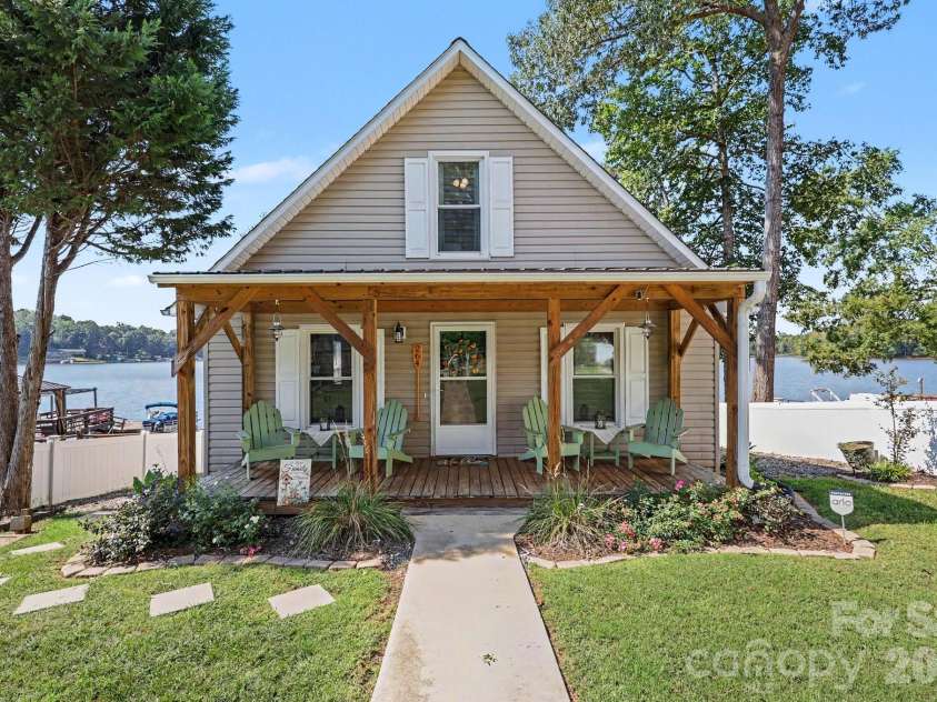 264 Lake Drive, Lexington, NC 27295.  MLS# CAR4426110, YatesRealty ID 53425. 
