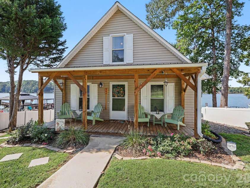 264 Lake Drive, Lexington, NC 27295.  MLS# CAR4426110, YatesRealty ID 53425. 