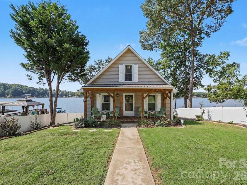 264 Lake Drive, Lexington, NC 27295.  MLS# CAR4426110, YatesRealty ID 53425. 