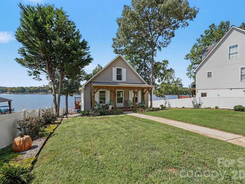 264 Lake Drive, Lexington, NC 27295.  MLS# CAR4426110, YatesRealty ID 53425. 