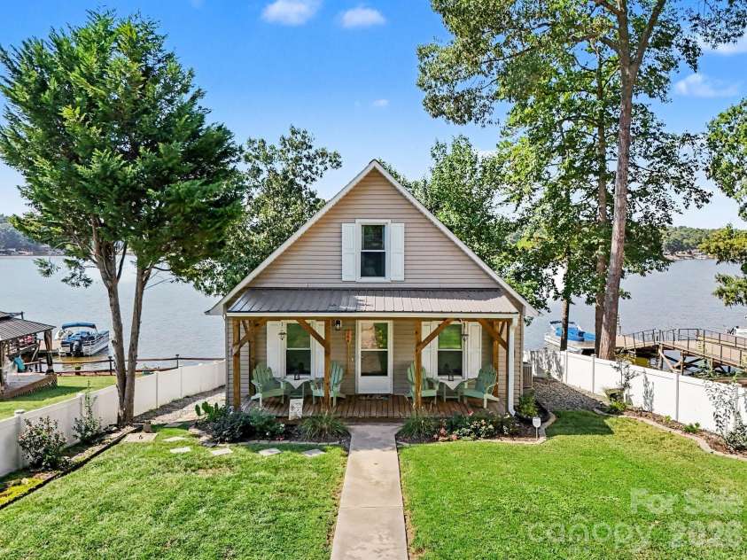 264 Lake Drive, Lexington, NC 27295.  MLS# CAR4426110, YatesRealty ID 53425. 
