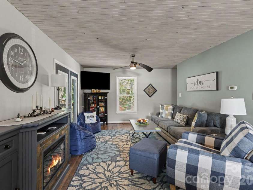 264 Lake Drive, Lexington, NC 27295.  MLS# CAR4426110, YatesRealty ID 53425. 