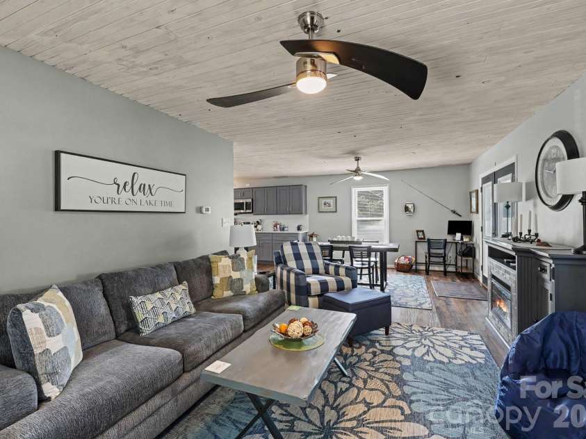 264 Lake Drive, Lexington, NC 27295.  MLS# CAR4426110, YatesRealty ID 53425. 