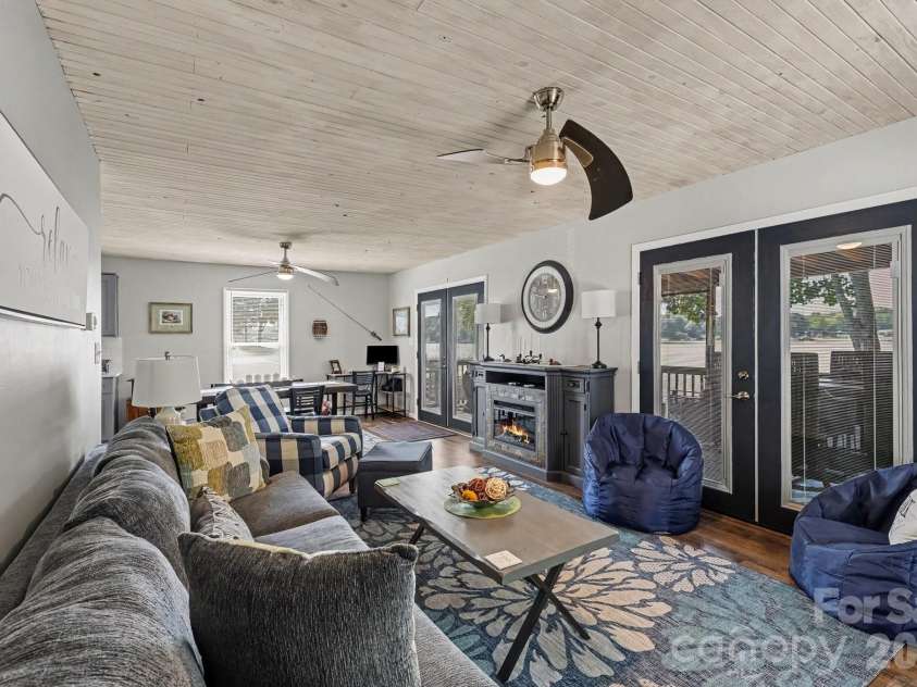 264 Lake Drive, Lexington, NC 27295.  MLS# CAR4426110, YatesRealty ID 53425. 