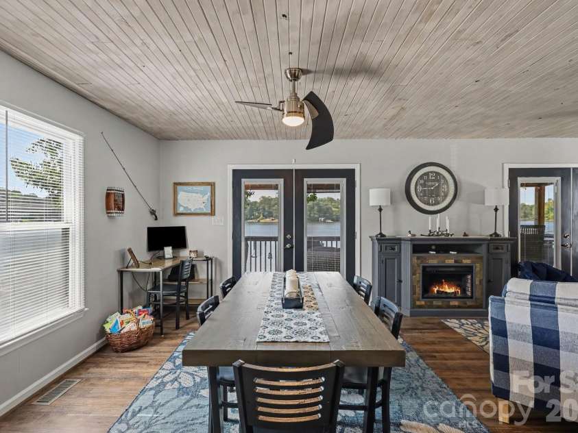 264 Lake Drive, Lexington, NC 27295.  MLS# CAR4426110, YatesRealty ID 53425. 
