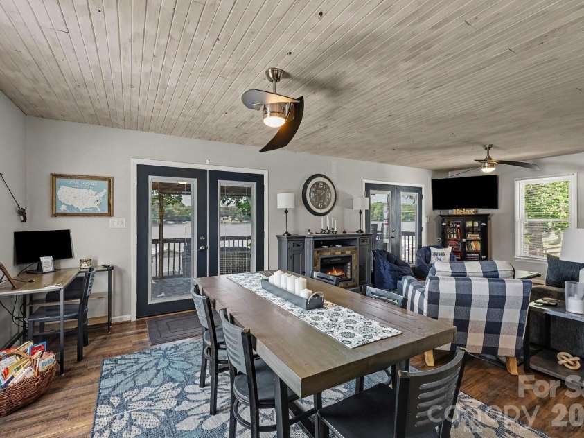 264 Lake Drive, Lexington, NC 27295.  MLS# CAR4426110, YatesRealty ID 53425. 