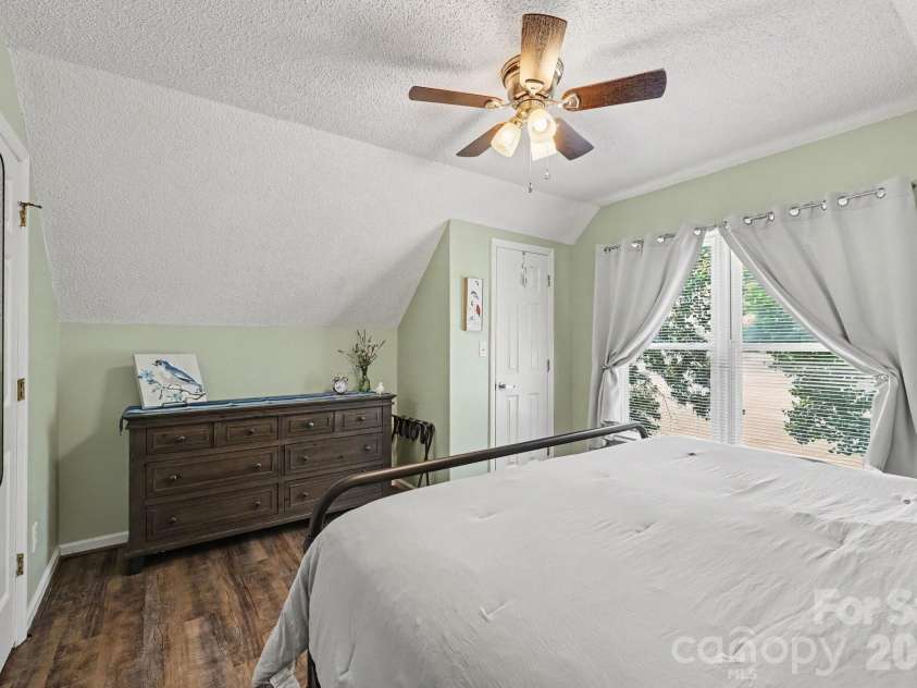 264 Lake Drive, Lexington, NC 27295.  MLS# CAR4426110, YatesRealty ID 53425. 