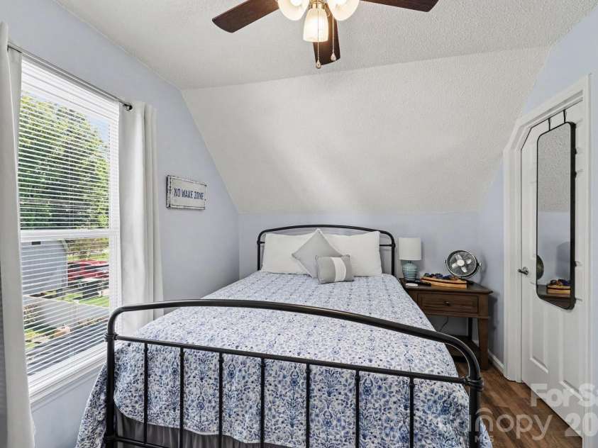 264 Lake Drive, Lexington, NC 27295.  MLS# CAR4426110, YatesRealty ID 53425. 