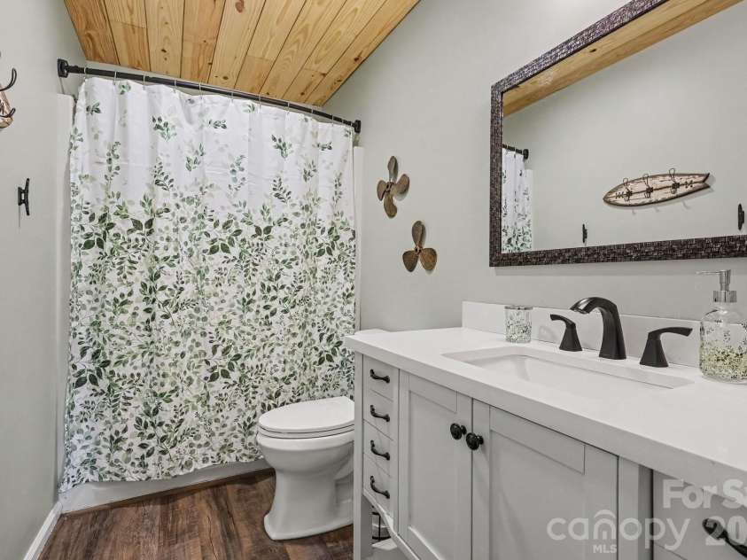 264 Lake Drive, Lexington, NC 27295.  MLS# CAR4426110, YatesRealty ID 53425. 