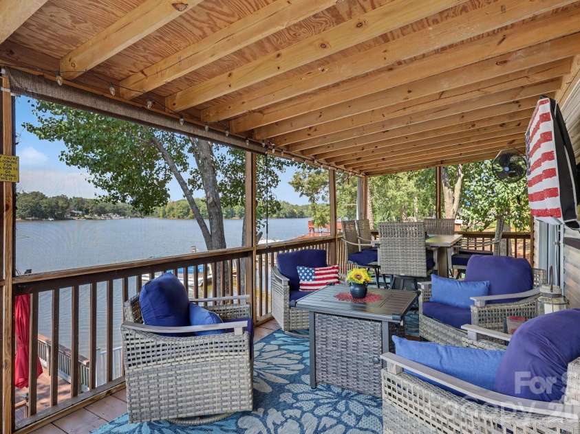 264 Lake Drive, Lexington, NC 27295.  MLS# CAR4426110, YatesRealty ID 53425. 
