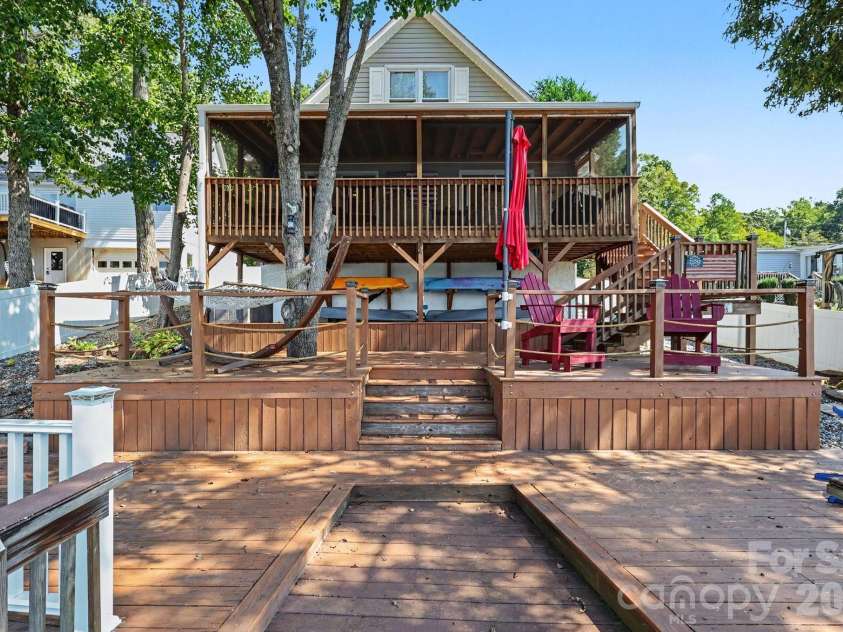 264 Lake Drive, Lexington, NC 27295.  MLS# CAR4426110, YatesRealty ID 53425. 