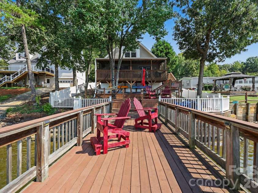 264 Lake Drive, Lexington, NC 27295.  MLS# CAR4426110, YatesRealty ID 53425. 