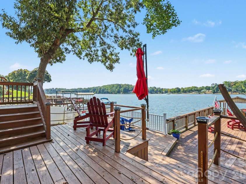 264 Lake Drive, Lexington, NC 27295.  MLS# CAR4426110, YatesRealty ID 53425. 