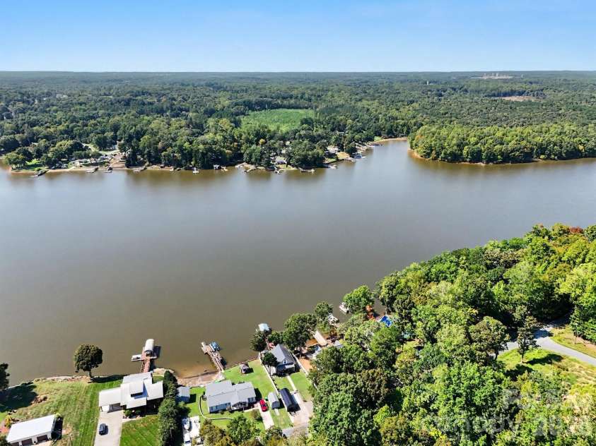 264 Lake Drive, Lexington, NC 27295.  MLS# CAR4426110, YatesRealty ID 53425. 