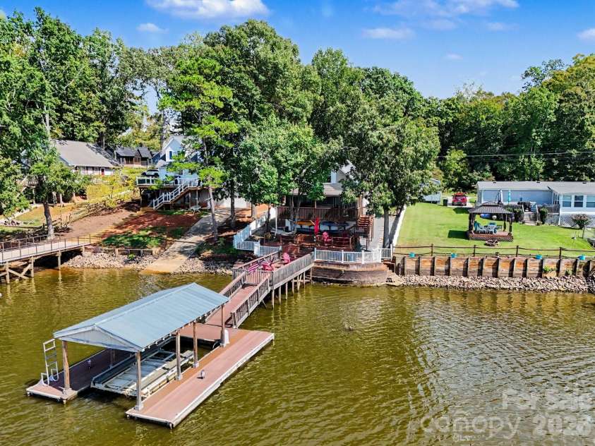 264 Lake Drive, Lexington, NC 27295.  MLS# CAR4426110, YatesRealty ID 53425. 