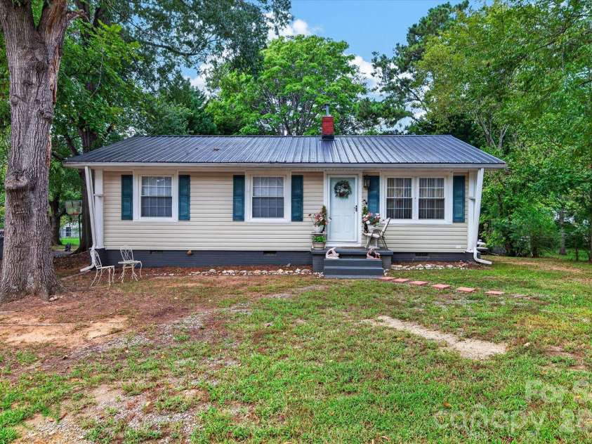 920 Longview Avenue, Kannapolis, NC 28081.  MLS# CAR4428527, YatesRealty ID 53431. 