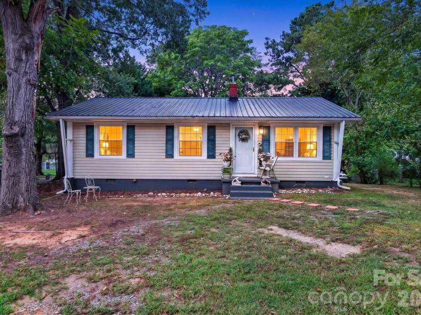 920 Longview Avenue, Kannapolis, NC 28081.  MLS# CAR4428527, YatesRealty ID 53431. 