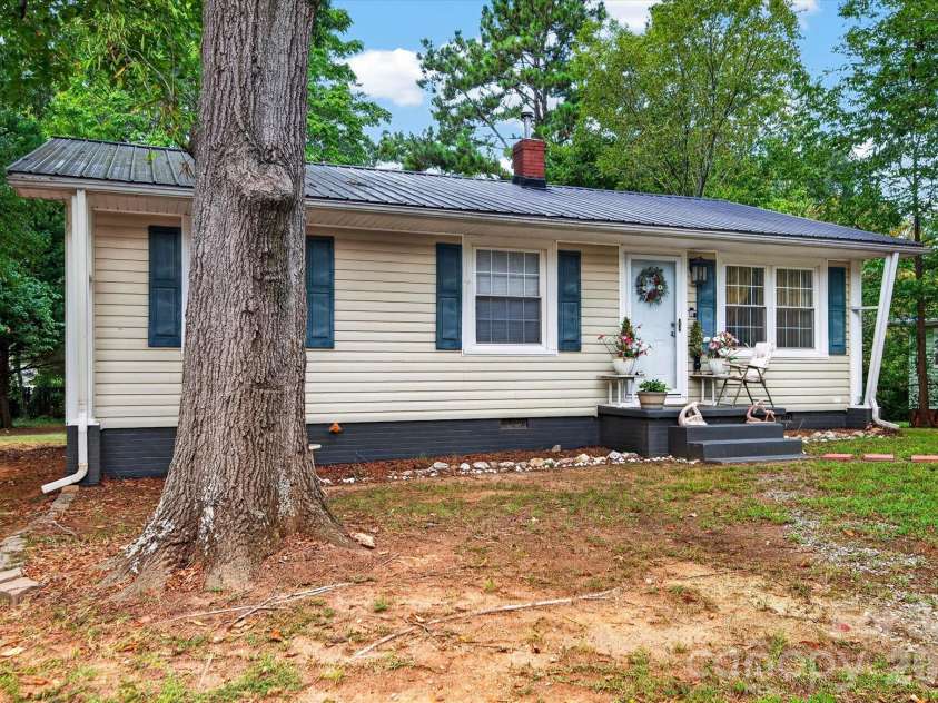 920 Longview Avenue, Kannapolis, NC 28081.  MLS# CAR4428527, YatesRealty ID 53431. 