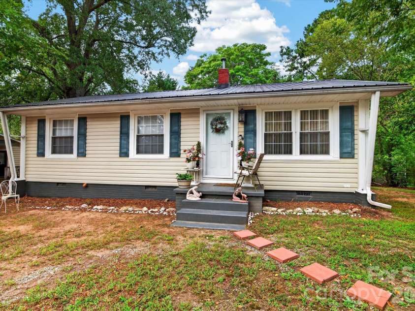 920 Longview Avenue, Kannapolis, NC 28081.  MLS# CAR4428527, YatesRealty ID 53431. 