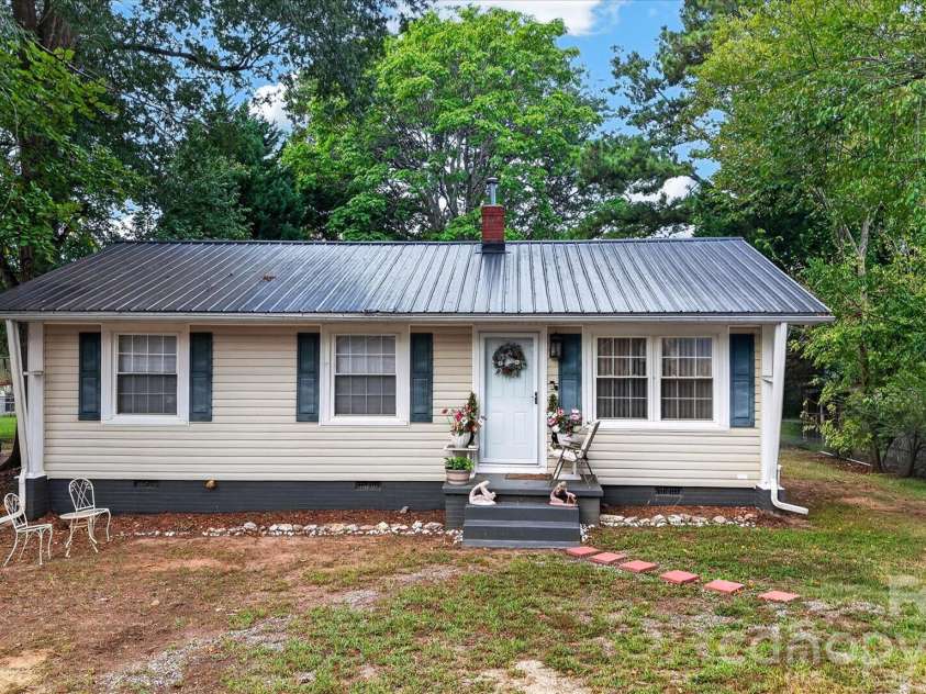 920 Longview Avenue, Kannapolis, NC 28081.  MLS# CAR4428527, YatesRealty ID 53431. 