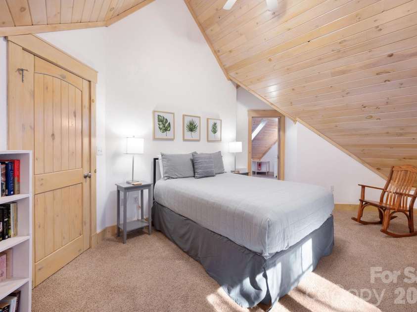18 Wood Haven Lane, Black Mountain, NC 28711.  MLS# CAR4428632, YatesRealty ID 53432. Beautiful Vaulted Ceilings Upstairs