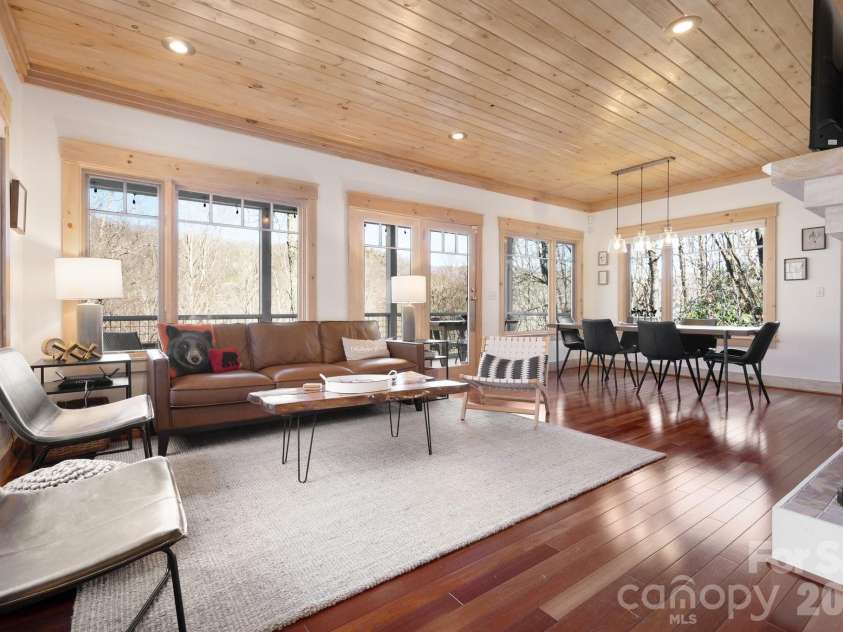 18 Wood Haven Lane, Black Mountain, NC 28711.  MLS# CAR4428632, YatesRealty ID 53432. Gorgeous and Move-In Ready