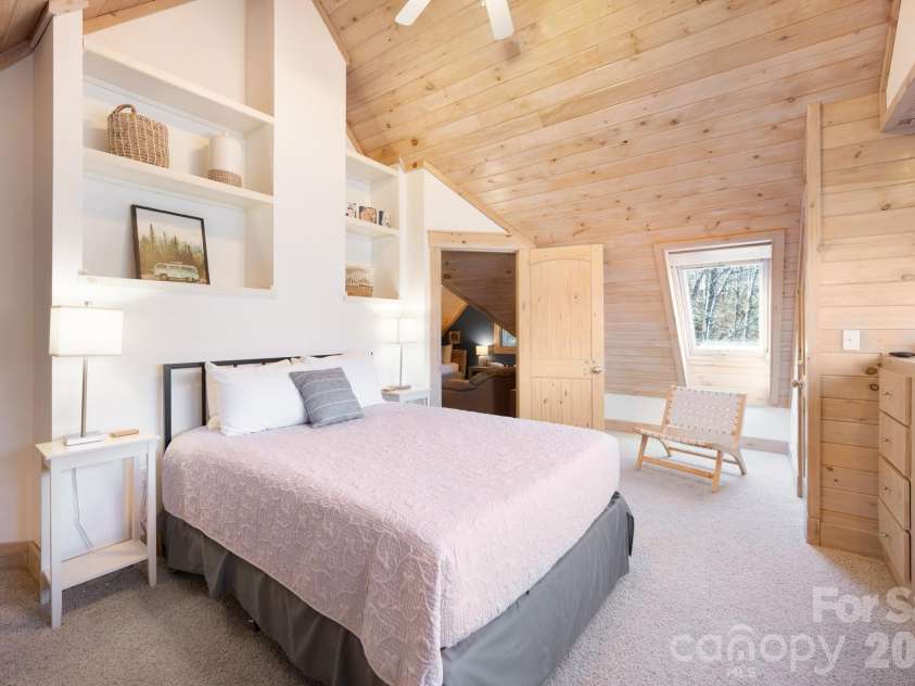 18 Wood Haven Lane, Black Mountain, NC 28711.  MLS# CAR4428632, YatesRealty ID 53432. Immaculately Maintained