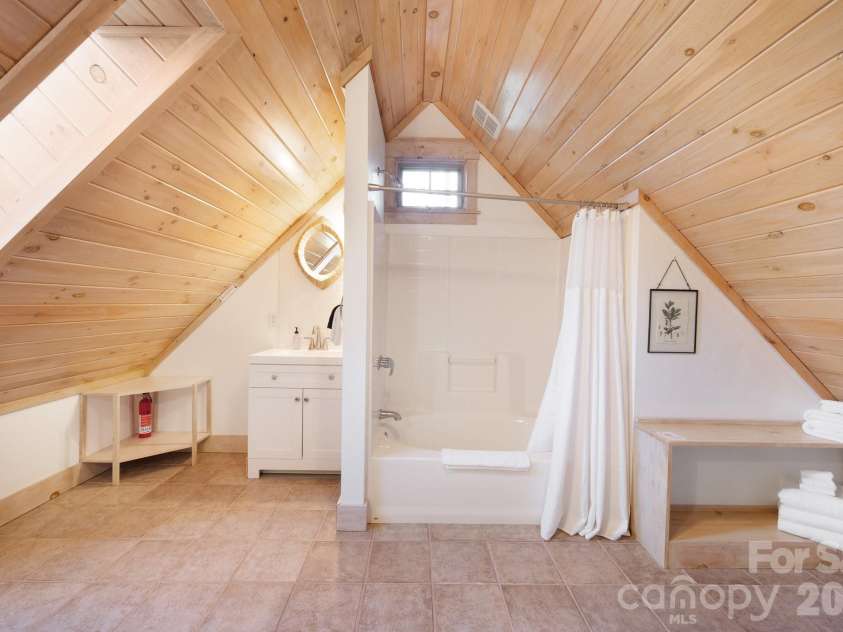 18 Wood Haven Lane, Black Mountain, NC 28711.  MLS# CAR4428632, YatesRealty ID 53432. Shared Bath for Two Bedrooms Upstairs