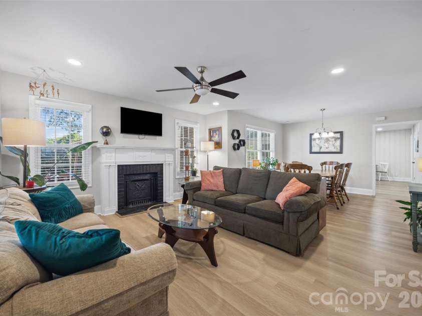 806 Cedar Street, Rock Hill, SC 29730.  MLS# CAR4425463, YatesRealty ID 53433. Open living and dining room