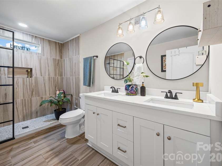 806 Cedar Street, Rock Hill, SC 29730.  MLS# CAR4425463, YatesRealty ID 53433. Primary en-suite bathroom
