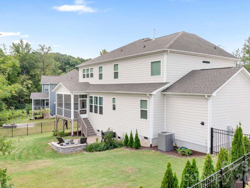 17350 Monocacy Boulevard, Huntersville, NC 28078.  MLS# CAR4428692, YatesRealty ID 53434. 