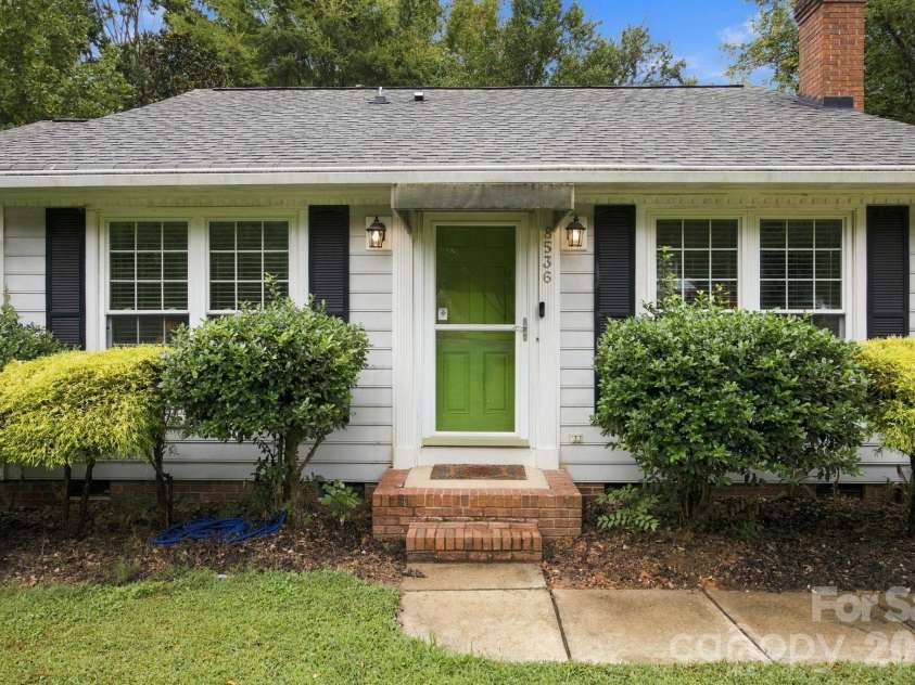 8536 Woodford Bridge Drive, Charlotte, NC 28216.  MLS# CAR4429035, YatesRealty ID 53435. 
