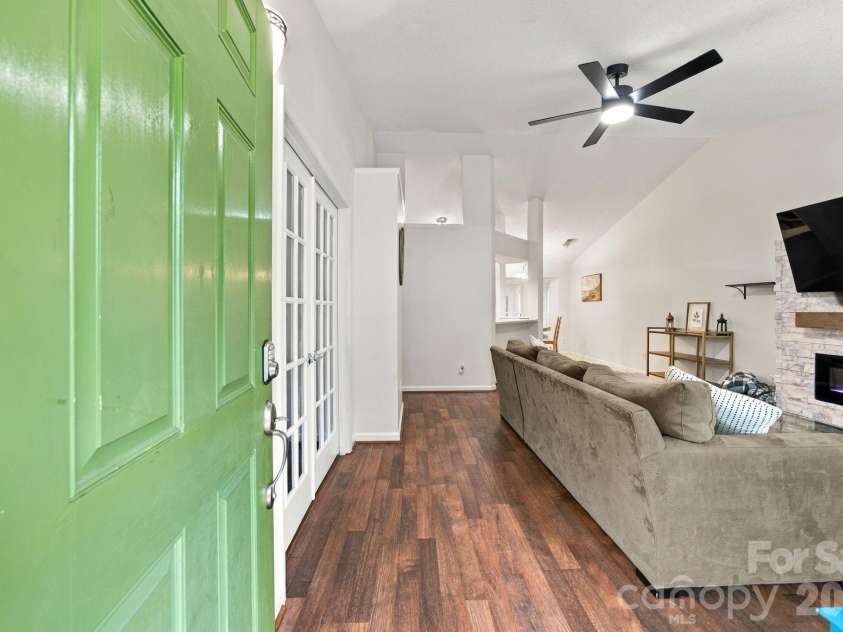 8536 Woodford Bridge Drive, Charlotte, NC 28216.  MLS# CAR4429035, YatesRealty ID 53435. 