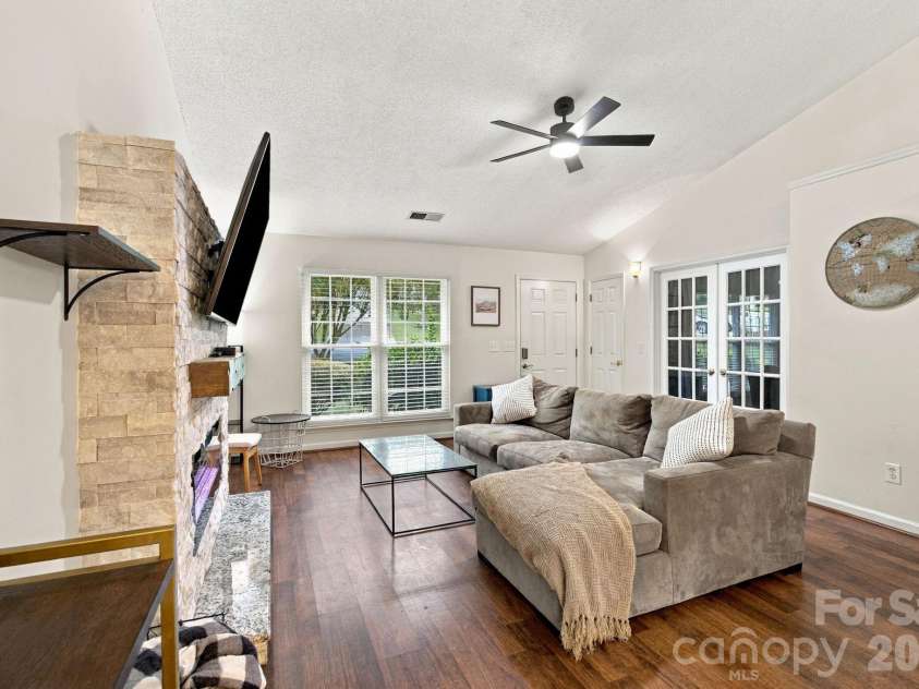 8536 Woodford Bridge Drive, Charlotte, NC 28216.  MLS# CAR4429035, YatesRealty ID 53435. 
