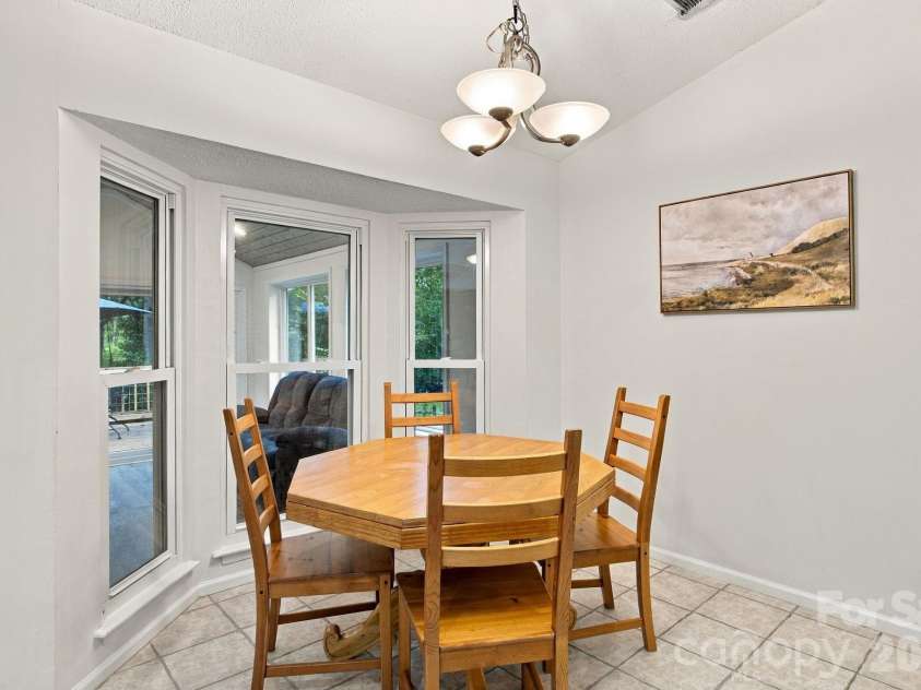 8536 Woodford Bridge Drive, Charlotte, NC 28216.  MLS# CAR4429035, YatesRealty ID 53435. 
