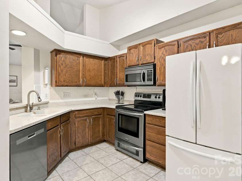 8536 Woodford Bridge Drive, Charlotte, NC 28216.  MLS# CAR4429035, YatesRealty ID 53435. 