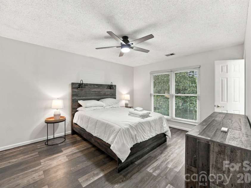 8536 Woodford Bridge Drive, Charlotte, NC 28216.  MLS# CAR4429035, YatesRealty ID 53435. 