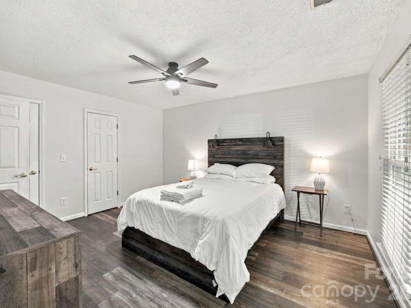 8536 Woodford Bridge Drive, Charlotte, NC 28216.  MLS# CAR4429035, YatesRealty ID 53435. 