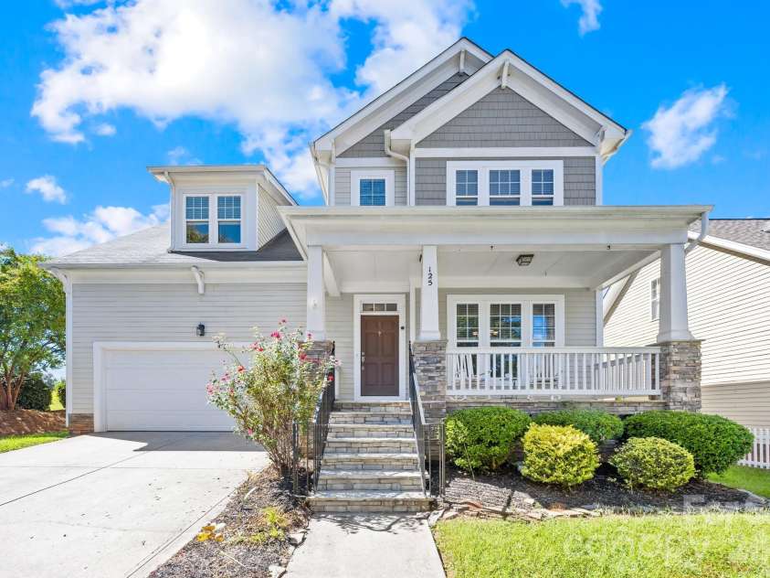 125 Water Oak Drive, Mooresville, NC 28117.  MLS# CAR4428333, YatesRealty ID 53436. 