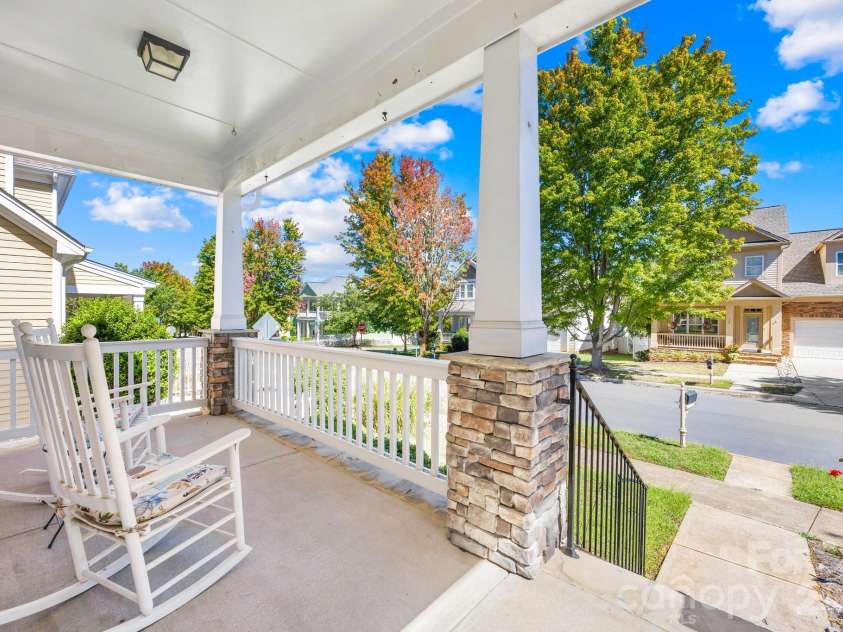 125 Water Oak Drive, Mooresville, NC 28117.  MLS# CAR4428333, YatesRealty ID 53436. 