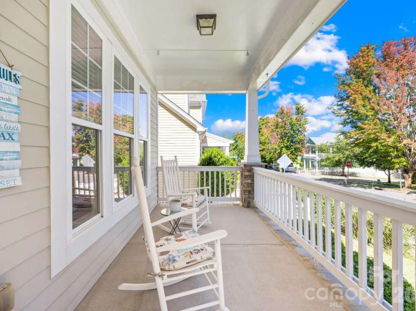 125 Water Oak Drive, Mooresville, NC 28117.  MLS# CAR4428333, YatesRealty ID 53436. 