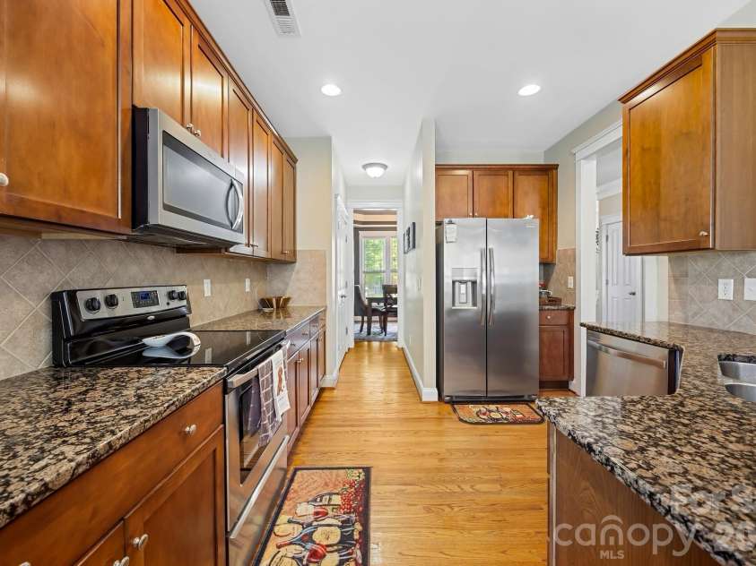 125 Water Oak Drive, Mooresville, NC 28117.  MLS# CAR4428333, YatesRealty ID 53436. 