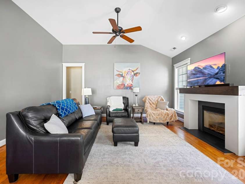 125 Water Oak Drive, Mooresville, NC 28117.  MLS# CAR4428333, YatesRealty ID 53436. 