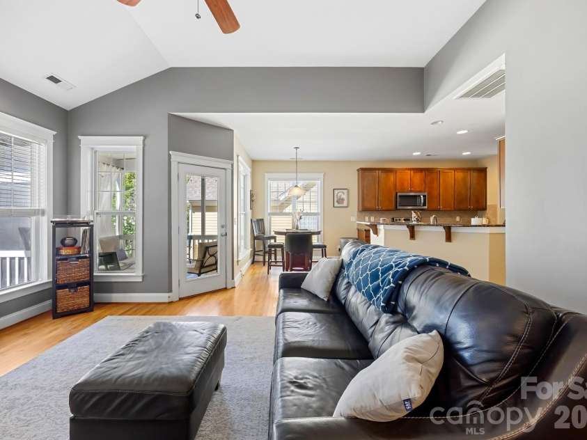 125 Water Oak Drive, Mooresville, NC 28117.  MLS# CAR4428333, YatesRealty ID 53436. 