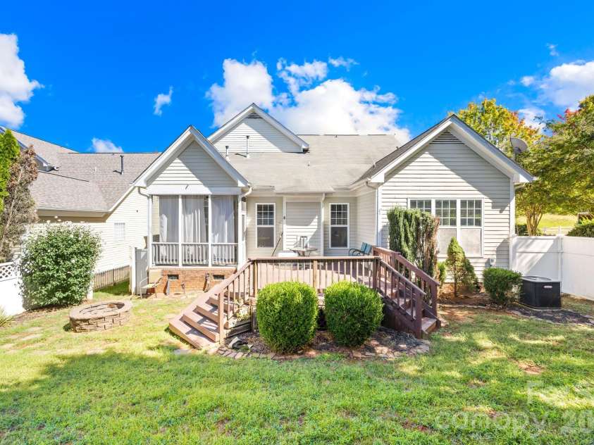 125 Water Oak Drive, Mooresville, NC 28117.  MLS# CAR4428333, YatesRealty ID 53436. 